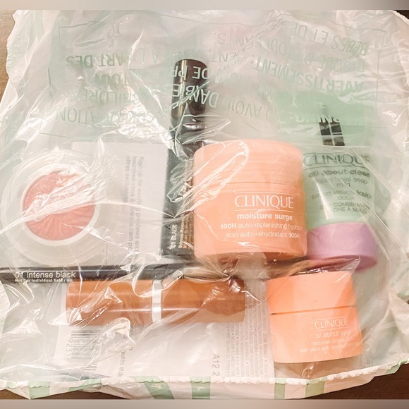 Clinique Makeup Bag with Unopened Samples - Picture 2 of 4